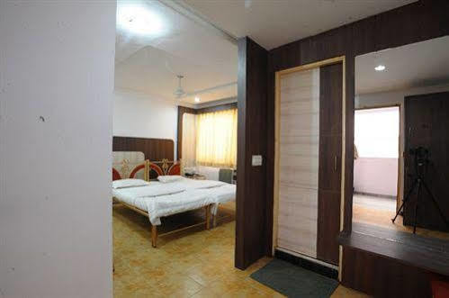 Jal Sagar Otel Vadodara Dış mekan fotoğraf